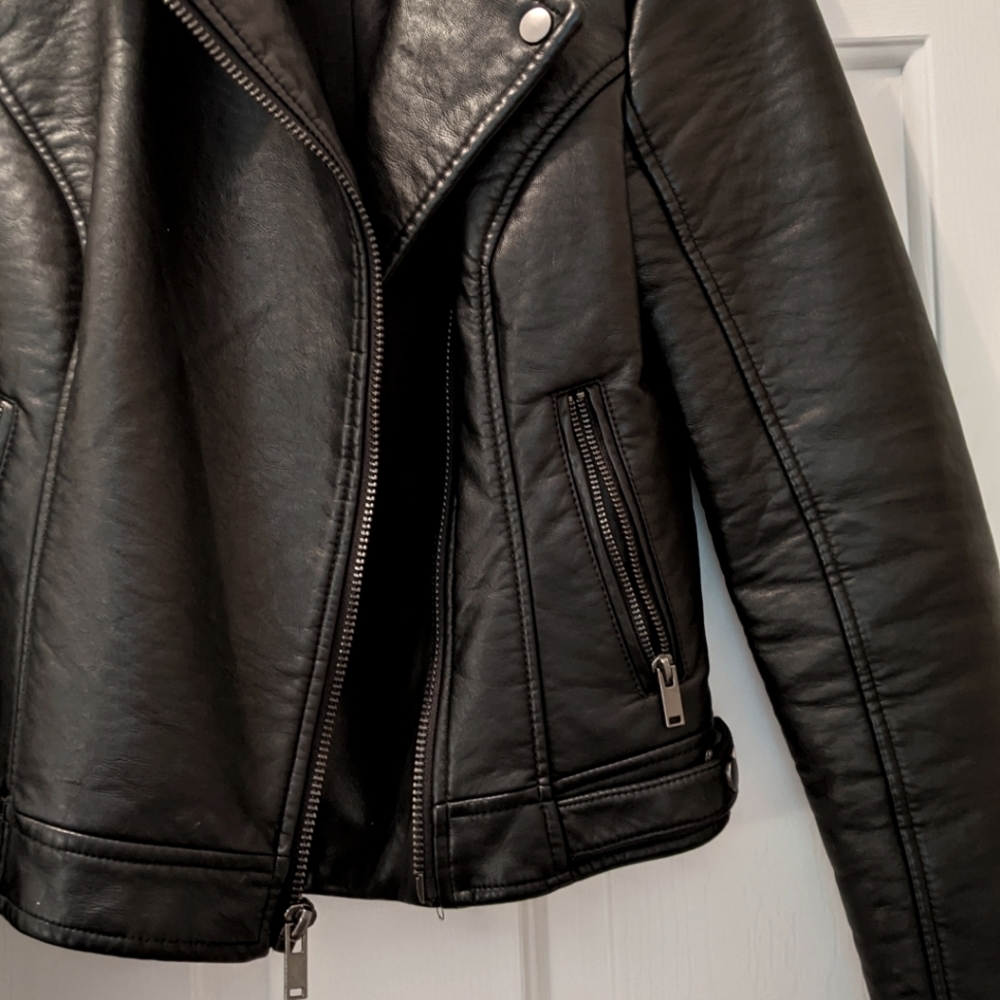 NEVER WORN Guess XS Small faux leather jacket - Picture 3 of 5